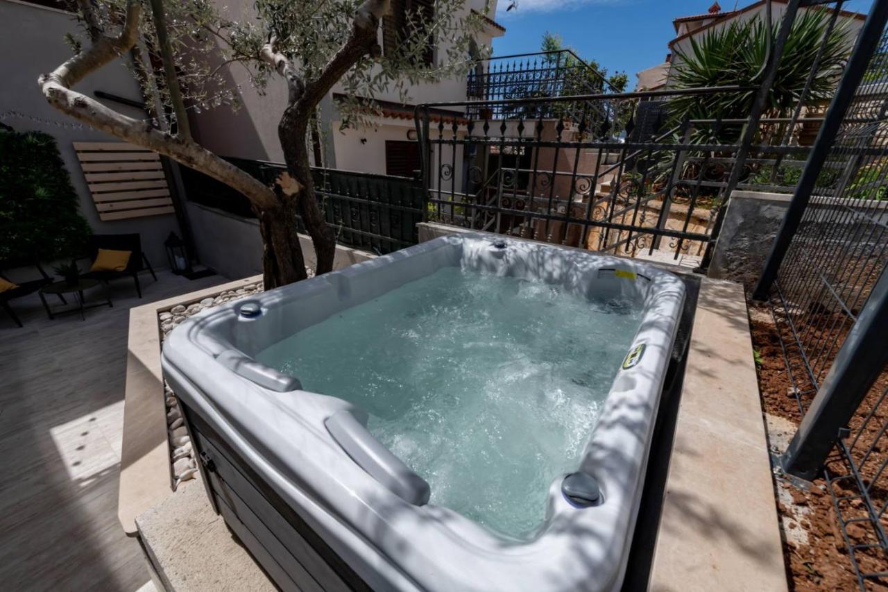 Studio Apartment Mare With Private Garden And Jacuzzi Vinkuran Exterior foto